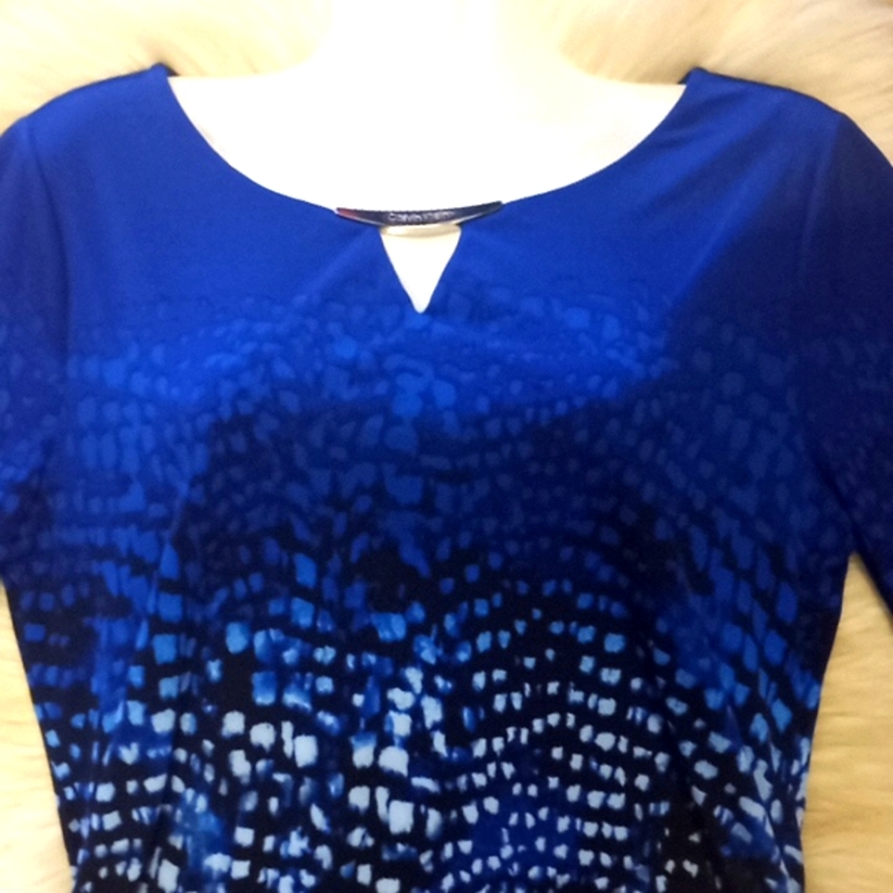 Calvin Klein Printed Keyhole Neck Jersey Blouse - Picture 12 of 13